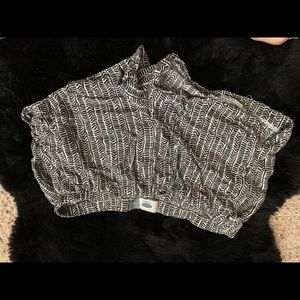 old navy shorts M